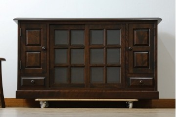 中古　北海道民芸家具　クラシカルな雰囲気が魅力!　落ち着きのある空間づくりにおすすめのサイドボード　(R-058222)