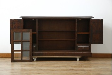 中古　北海道民芸家具　クラシカルな雰囲気が魅力!　落ち着きのある空間づくりにおすすめのサイドボード　(R-058222)