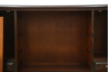 中古　北海道民芸家具　クラシカルな雰囲気が魅力!　落ち着きのある空間づくりにおすすめのサイドボード　(R-058222)