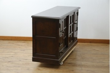 中古　北海道民芸家具　クラシカルな雰囲気が魅力!　落ち着きのある空間づくりにおすすめのサイドボード　(R-058222)