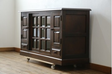 中古　北海道民芸家具　クラシカルな雰囲気が魅力!　落ち着きのある空間づくりにおすすめのサイドボード　(R-058222)