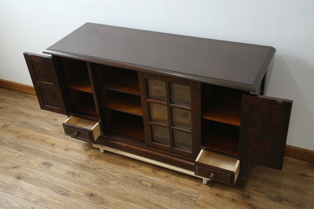 中古　北海道民芸家具　クラシカルな雰囲気が魅力!　落ち着きのある空間づくりにおすすめのサイドボード　(R-058222)