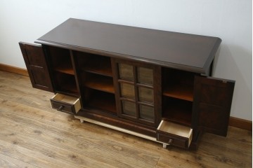 中古　北海道民芸家具　クラシカルな雰囲気が魅力!　落ち着きのある空間づくりにおすすめのサイドボード　(R-058222)