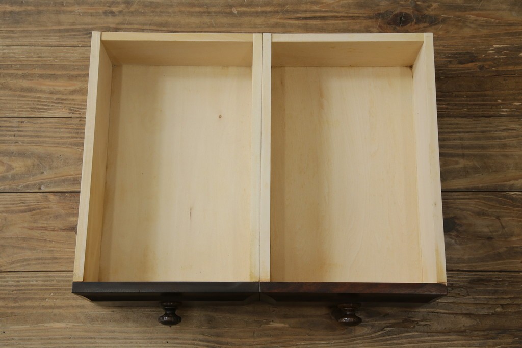 中古　北海道民芸家具　クラシカルな雰囲気が魅力!　落ち着きのある空間づくりにおすすめのサイドボード　(R-058222)