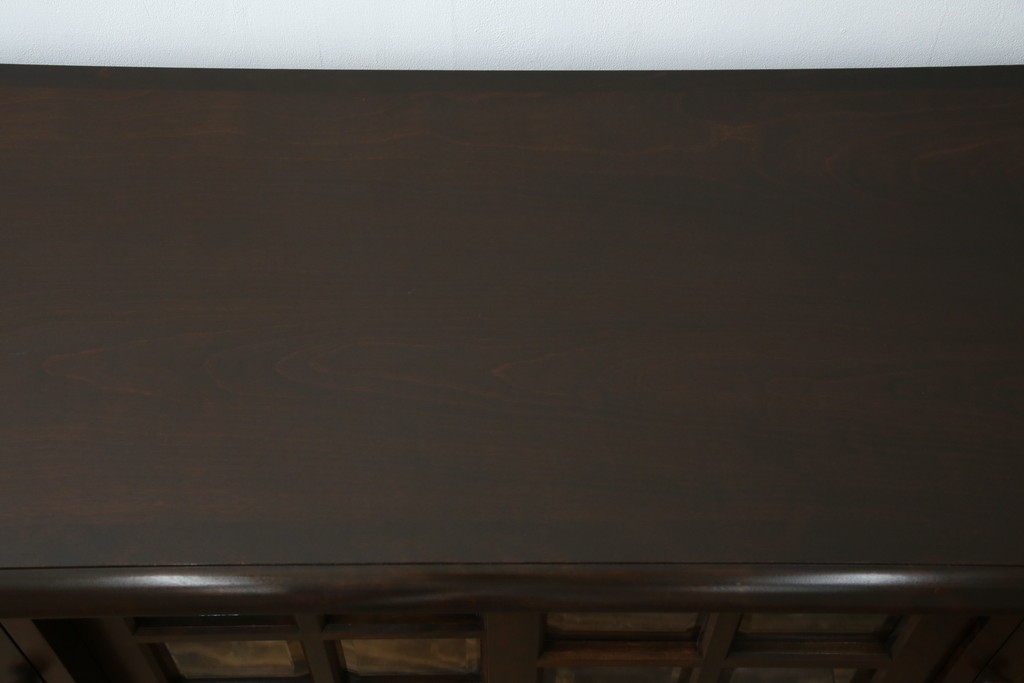 中古　北海道民芸家具　クラシカルな雰囲気が魅力!　落ち着きのある空間づくりにおすすめのサイドボード　(R-058222)