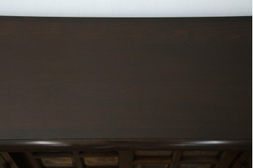 中古　北海道民芸家具　クラシカルな雰囲気が魅力!　落ち着きのある空間づくりにおすすめのサイドボード　(R-058222)