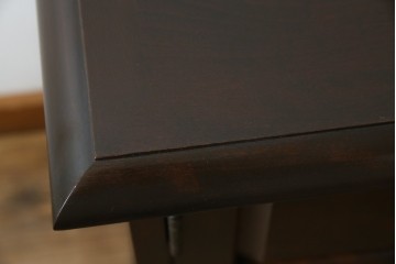 中古　北海道民芸家具　クラシカルな雰囲気が魅力!　落ち着きのある空間づくりにおすすめのサイドボード　(R-058222)