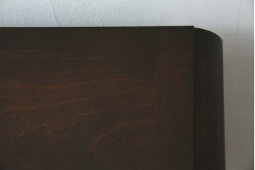 中古　北海道民芸家具　クラシカルな雰囲気が魅力!　落ち着きのある空間づくりにおすすめのサイドボード　(R-058222)