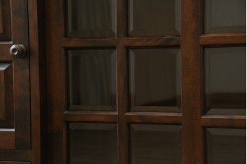 中古　北海道民芸家具　クラシカルな雰囲気が魅力!　落ち着きのある空間づくりにおすすめのサイドボード　(R-058222)