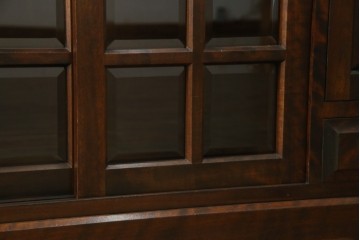 中古　北海道民芸家具　クラシカルな雰囲気が魅力!　落ち着きのある空間づくりにおすすめのサイドボード　(R-058222)