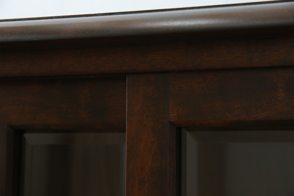 中古　北海道民芸家具　クラシカルな雰囲気が魅力!　落ち着きのある空間づくりにおすすめのサイドボード　(R-058222)