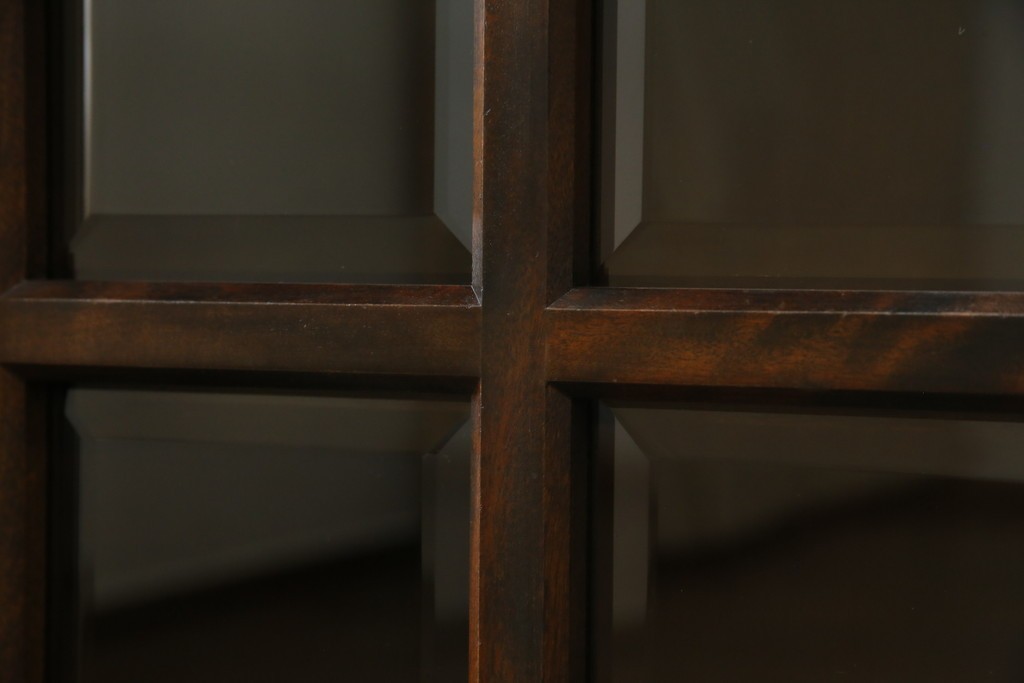 中古　北海道民芸家具　クラシカルな雰囲気が魅力!　落ち着きのある空間づくりにおすすめのサイドボード　(R-058222)