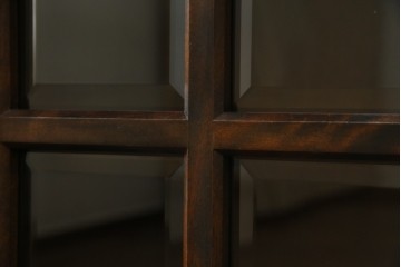 中古　北海道民芸家具　クラシカルな雰囲気が魅力!　落ち着きのある空間づくりにおすすめのサイドボード　(R-058222)