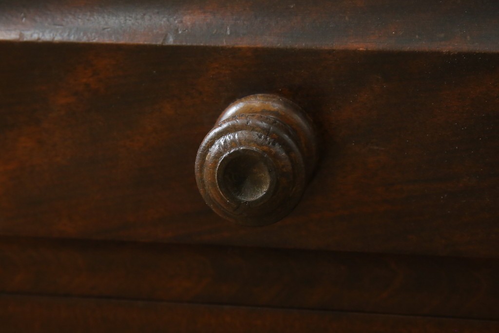 中古　北海道民芸家具　クラシカルな雰囲気が魅力!　落ち着きのある空間づくりにおすすめのサイドボード　(R-058222)