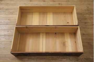アンティーク家具　超美品　明治大正期　前面欅(ケヤキ)材　上手物　大きな桜丸金具が目を惹く漆のきれいな米沢箪笥(重ね箪笥、和たんす、収納箪笥、時代箪笥、整理タンス)(R-058223)