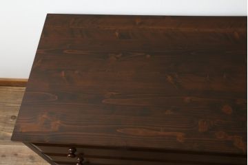 中古　美品　松本民芸家具　ヒノキ天板リメイク　落ち着きのある佇まいがシックな雰囲気を醸し出すチェスト(サイドチェスト、引き出し)(R-058227)