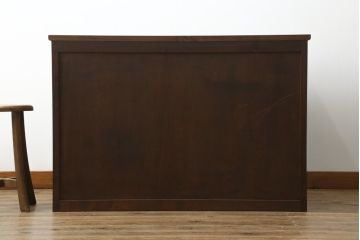 中古　美品　松本民芸家具　ヒノキ天板リメイク　落ち着きのある佇まいがシックな雰囲気を醸し出すチェスト(サイドチェスト、引き出し)(R-058227)