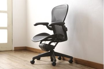 中古　美品　Hermanmiller(ハーマンミラー社)　ランバーサポート　Bサイズ　座り心地を追求したアーロンチェア(オフィスチェア、アームチェア、ワークチェア)(R-058228)