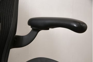 中古　美品　Hermanmiller(ハーマンミラー社)　ランバーサポート　Bサイズ　座り心地を追求したアーロンチェア(オフィスチェア、アームチェア、ワークチェア)(R-058228)