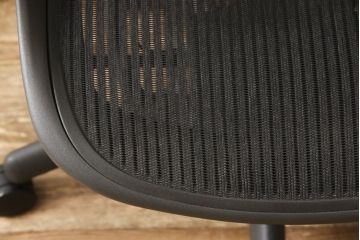 中古　美品　Hermanmiller(ハーマンミラー社)　ランバーサポート　Bサイズ　座り心地を追求したアーロンチェア(オフィスチェア、アームチェア、ワークチェア)(R-058228)
