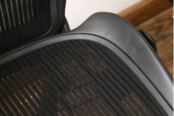 中古　美品　Hermanmiller(ハーマンミラー社)　ランバーサポート　Bサイズ　座り心地を追求したアーロンチェア(オフィスチェア、アームチェア、ワークチェア)(R-058228)
