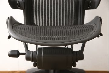 中古　美品　Hermanmiller(ハーマンミラー社)　ランバーサポート　Bサイズ　座り心地を追求したアーロンチェア(オフィスチェア、アームチェア、ワークチェア)(R-058228)