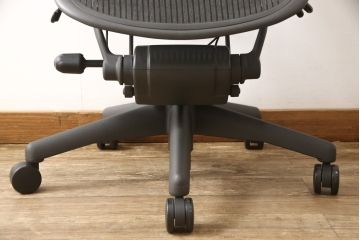 中古　美品　Hermanmiller(ハーマンミラー社)　ランバーサポート　Bサイズ　座り心地を追求したアーロンチェア(オフィスチェア、アームチェア、ワークチェア)(R-058228)