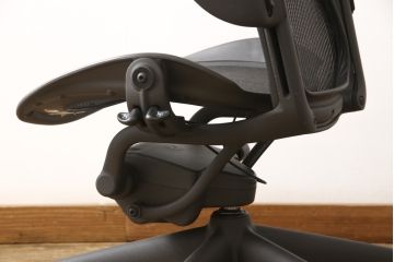 中古　美品　Hermanmiller(ハーマンミラー社)　ランバーサポート　Bサイズ　座り心地を追求したアーロンチェア(オフィスチェア、アームチェア、ワークチェア)(R-058228)