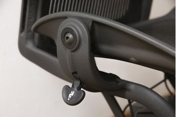 中古　美品　Hermanmiller(ハーマンミラー社)　ランバーサポート　Bサイズ　座り心地を追求したアーロンチェア(オフィスチェア、アームチェア、ワークチェア)(R-058228)