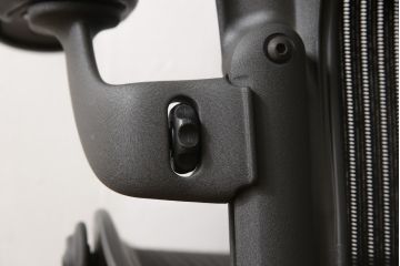 中古　美品　Hermanmiller(ハーマンミラー社)　ランバーサポート　Bサイズ　座り心地を追求したアーロンチェア(オフィスチェア、アームチェア、ワークチェア)(R-058228)