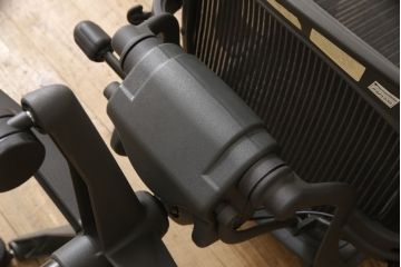 中古　美品　Hermanmiller(ハーマンミラー社)　ランバーサポート　Bサイズ　座り心地を追求したアーロンチェア(オフィスチェア、アームチェア、ワークチェア)(R-058228)