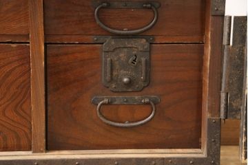 和製アンティーク　完全オリジナル　厚手金具　時代を感じる渋い金具が重厚感を漂わせる佐渡船箪笥(舟箪笥、時代箪笥、帳箱、小物収納、帳場箪笥)(R-058229)
