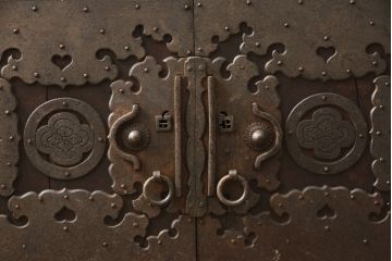 和製アンティーク　完全オリジナル　厚手金具　時代を感じる渋い金具が重厚感を漂わせる佐渡船箪笥(舟箪笥、時代箪笥、帳箱、小物収納、帳場箪笥)(R-058229)