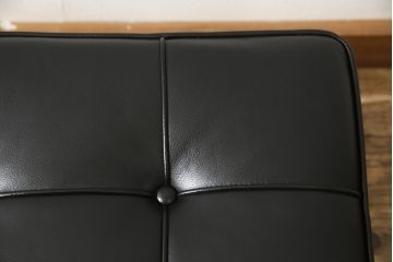 中古　超美品　展示美品　Knoll製(ノル)　Mies van der Rohe(ミース・ファン・デル・ローエ)　モダンでスタイリッシュなデザインが魅力のバルセロナチェア+オットマンセット(バルセロナスツール、1人掛けソファ、イス)(チェア定価約120万円、オットマン定価約60万円)(R-058234)