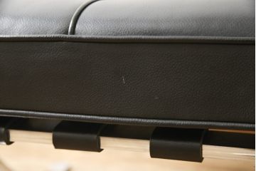 中古　超美品　展示美品　Knoll製(ノル)　Mies van der Rohe(ミース・ファン・デル・ローエ)　モダンでスタイリッシュなデザインが魅力のバルセロナチェア+オットマンセット(バルセロナスツール、1人掛けソファ、イス)(チェア定価約120万円、オットマン定価約60万円)(R-058234)