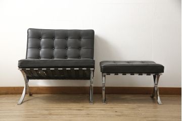 中古　超美品　展示美品　Knoll製(ノル)　Mies van der Rohe(ミース・ファン・デル・ローエ)　モダンでスタイリッシュなデザインが魅力のバルセロナチェア+オットマンセット(バルセロナスツール、1人掛けソファ、イス)(チェア定価約120万円、オットマン定価約60万円)(R-058234)