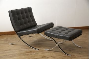 中古　超美品　展示美品　Knoll製(ノル)　Mies van der Rohe(ミース・ファン・デル・ローエ)　モダンでスタイリッシュなデザインが魅力のバルセロナチェア+オットマンセット(バルセロナスツール、1人掛けソファ、イス)(チェア定価約120万円、オットマン定価約60万円)(R-058234)