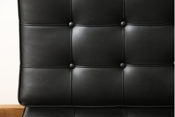 中古　超美品　展示美品　Knoll製(ノル)　Mies van der Rohe(ミース・ファン・デル・ローエ)　モダンでスタイリッシュなデザインが魅力のバルセロナチェア+オットマンセット(バルセロナスツール、1人掛けソファ、イス)(チェア定価約120万円、オットマン定価約60万円)(R-058234)