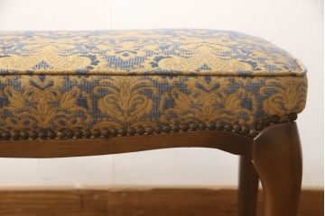 和製ビンテージ　美品　maruni(マルニ木工)　クラシカルで品のある佇まいが魅力的な1人掛けソファ+オットマンのセット(アームチェア、一人掛け、ヴィンテージ)(R-058235)