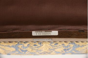 和製ビンテージ　美品　maruni(マルニ木工)　クラシカルで品のある佇まいが魅力的な1人掛けソファ+オットマンのセット(アームチェア、一人掛け、ヴィンテージ)(R-058235)