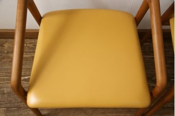 中古　美品　宮崎椅子製作所　ペペ(pepe)　ブラックチェリー　滑らかな曲線とスタイリッシュなデザインが魅力のアームチェア2脚セット(ダイニングチェア、椅子、イス)(R-058238)