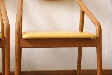 中古　美品　宮崎椅子製作所　ペペ(pepe)　ブラックチェリー　滑らかな曲線とスタイリッシュなデザインが魅力のアームチェア2脚セット(ダイニングチェア、椅子、イス)(R-058238)