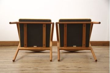 中古　美品　宮崎椅子製作所　ペペ(pepe)　ブラックチェリー　滑らかな曲線とスタイリッシュなデザインが魅力のアームチェア2脚セット(ダイニングチェア、椅子、イス)(R-058238)