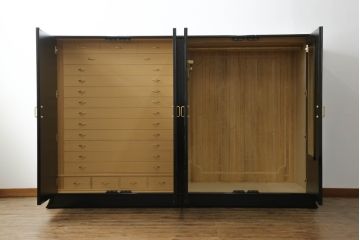 中古　展示品　未使用　香川漆器　総漆塗り　中桐　着物の柄のような艶やかな漆絵が美しい二連和箪笥(定価約360万円)(和タンス、着物箪笥、和服箪笥、ワードローブ、桐たんす、桐箪笥)(R-058250)