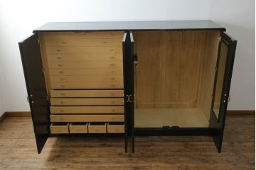 中古　展示品　未使用　香川漆器　総漆塗り　中桐　着物の柄のような艶やかな漆絵が美しい二連和箪笥(定価約360万円)(和タンス、着物箪笥、和服箪笥、ワードローブ、桐たんす、桐箪笥)(R-058250)