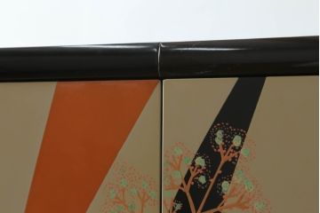 中古　展示品　未使用　香川漆器　総漆塗り　中桐　着物の柄のような艶やかな漆絵が美しい二連和箪笥(定価約360万円)(和タンス、着物箪笥、和服箪笥、ワードローブ、桐たんす、桐箪笥)(R-058250)