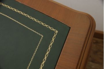 中古　最高級　イタリア製　マホガニー材　象嵌入り　繊細な脚の彫刻や滑らかな曲線が美しい両袖机(定価推定 100万円前後)(プレジデントデスク、ニーホールデスク、在宅ワーク用、テーブル)(R-058251)