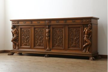 中古　超美品　エイシン取り扱い　イタリア高級家具　美術品のような細やかな彫刻が美しいサイドボード(定価約120万円)(キャビネット、カウンター、収納棚、リビングボード)(R-058264)