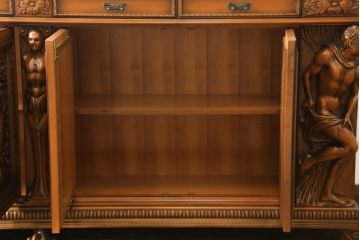 中古　超美品　エイシン取り扱い　イタリア高級家具　美術品のような細やかな彫刻が美しいサイドボード(定価約120万円)(キャビネット、カウンター、収納棚、リビングボード)(R-058264)