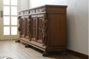 中古　超美品　エイシン取り扱い　イタリア高級家具　美術品のような細やかな彫刻が美しいサイドボード(定価約120万円)(キャビネット、カウンター、収納棚、リビングボード)(R-058264)